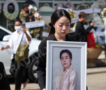 พิธีฌาปนกิจ คุณแม่เพ็กแฮม สันตินธรกุล (คุณแม่นนกุล)