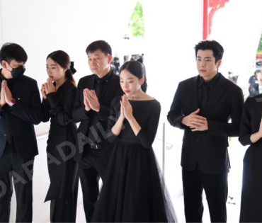 พิธีฌาปนกิจ คุณแม่เพ็กแฮม สันตินธรกุล (คุณแม่นนกุล)