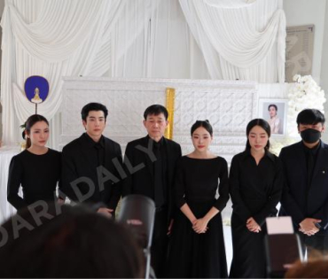พิธีฌาปนกิจ คุณแม่เพ็กแฮม สันตินธรกุล (คุณแม่นนกุล)