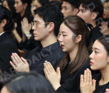 พิธีสวดอภิธรรม "คุณแม่งามทิพย์ ฉัตรบริรักษ์" คืนที่ห้า