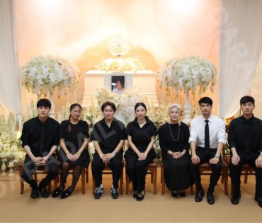 พิธีสวดอภิธรรม "คุณแม่งามทิพย์ ฉัตรบริรักษ์" คืนที่ห้า