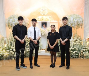 พิธีสวดอภิธรรม "คุณแม่งามทิพย์ ฉัตรบริรักษ์" คืนที่ห้า