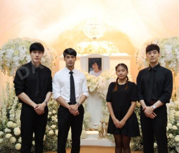 พิธีสวดอภิธรรม "คุณแม่งามทิพย์ ฉัตรบริรักษ์" คืนที่ห้า
