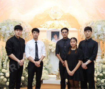 พิธีสวดอภิธรรม "คุณแม่งามทิพย์ ฉัตรบริรักษ์" คืนที่ห้า