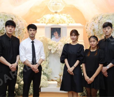 พิธีสวดอภิธรรม "คุณแม่งามทิพย์ ฉัตรบริรักษ์" คืนที่ห้า