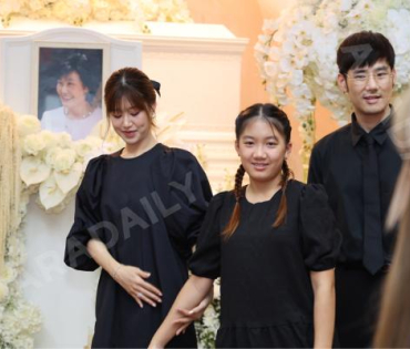 พิธีสวดอภิธรรม "คุณแม่งามทิพย์ ฉัตรบริรักษ์" คืนที่ห้า