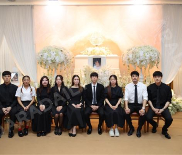 พิธีสวดอภิธรรม "คุณแม่งามทิพย์ ฉัตรบริรักษ์" คืนที่หก