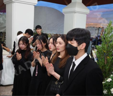 พิธีสวดอภิธรรม "คุณแม่งามทิพย์ ฉัตรบริรักษ์" คืนที่หก