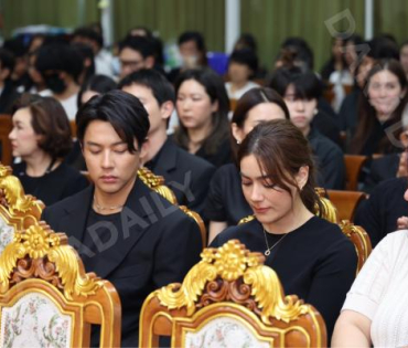พิธีสวดอภิธรรม "คุณแม่งามทิพย์ ฉัตรบริรักษ์" คืนที่เจ็ด