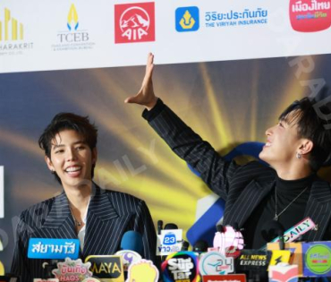 งาน SIAMRATH AWARDS 2025พบกับ “กลัฟ คณาวุฒิ, นุ๊ก ธนดล – ป๊ายปาย โอริโอ้