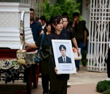 พิธีฌาปณกิจคุณพ่อของ"เก๋ไก๋ ณัฐธิชา" ณ วัดพระศรีมหาธาตุ