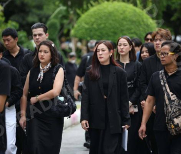 พิธีฌาปณกิจคุณพ่อของ"เก๋ไก๋ ณัฐธิชา" ณ วัดพระศรีมหาธาตุ