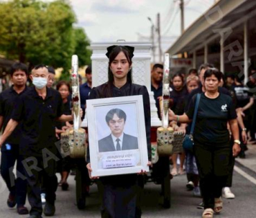 พิธีฌาปณกิจคุณพ่อของ"เก๋ไก๋ ณัฐธิชา" ณ วัดพระศรีมหาธาตุ