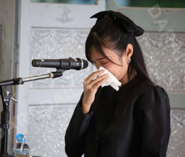 พิธีฌาปณกิจคุณพ่อของ"เก๋ไก๋ ณัฐธิชา" ณ วัดพระศรีมหาธาตุ