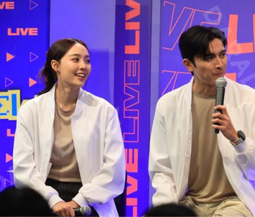 "Dara Live Special X นับ8" พบ "ภณ ณวัสน์, น้ำตาล พิจักขณา"