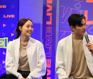 "Dara Live Special X นับ8" พบ "ภณ ณวัสน์, น้ำตาล พิจักขณา"
