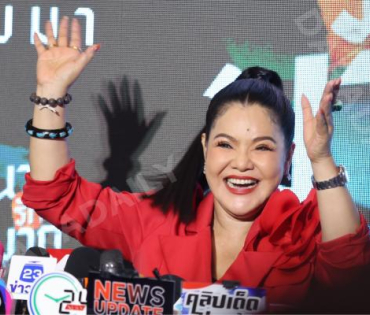 งานรอบปฐมทัศน์ ภาพยนตร์ "นากรักมาก ม๊ากมาก" นำทีมโดย 3 ตลกตัวพ่อ หม่ำ, เท่ง, โหน่ง