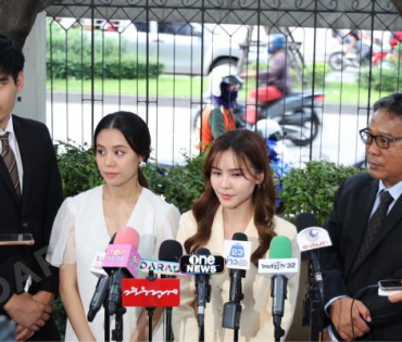 "ออม สุชาร์" และคู่กรณี นัดไกล่เกลี่ย ณ ศาลแพ่งพระโขนง 