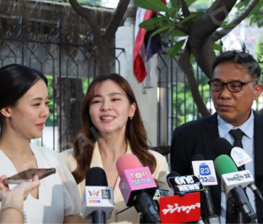 "ออม สุชาร์" และคู่กรณี นัดไกล่เกลี่ย ณ ศาลแพ่งพระโขนง 