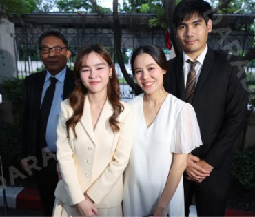 "ออม สุชาร์" และคู่กรณี นัดไกล่เกลี่ย ณ ศาลแพ่งพระโขนง 
