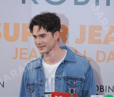 งาน "ROBINSON SUPER JEANS WEEK"