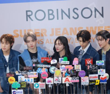 งาน "ROBINSON SUPER JEANS WEEK"