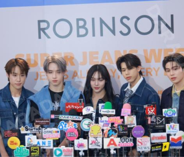 งาน "ROBINSON SUPER JEANS WEEK"