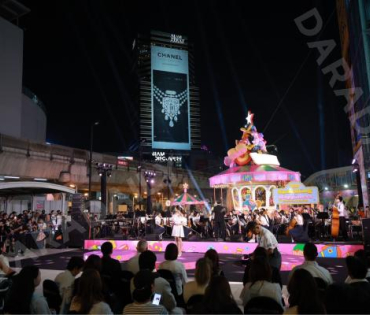 งานเปิดไฟต้นคริสต์มาส MBK Center Sparkling Happiness Light Up Ceremony