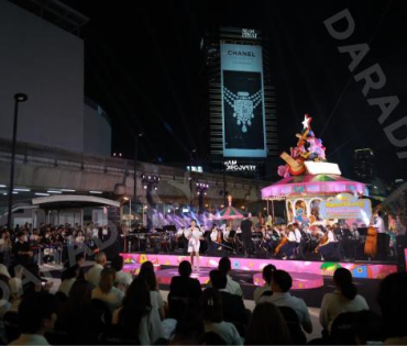 งานเปิดไฟต้นคริสต์มาส MBK Center Sparkling Happiness Light Up Ceremony