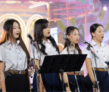 งานเปิดไฟต้นคริสต์มาส MBK Center Sparkling Happiness Light Up Ceremony