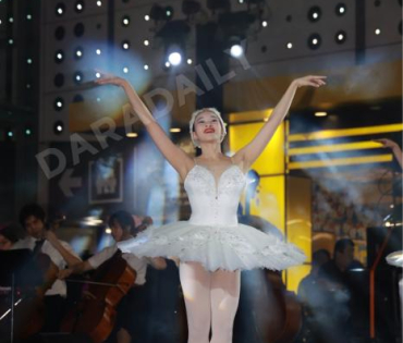 งานเปิดไฟต้นคริสต์มาส MBK Center Sparkling Happiness Light Up Ceremony