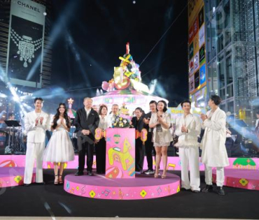 งานเปิดไฟต้นคริสต์มาส MBK Center Sparkling Happiness Light Up Ceremony