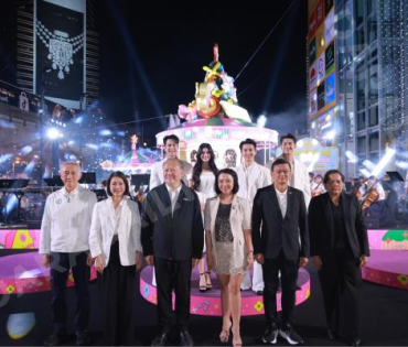 งานเปิดไฟต้นคริสต์มาส MBK Center Sparkling Happiness Light Up Ceremony