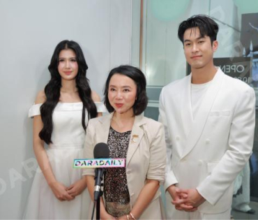 งานเปิดไฟต้นคริสต์มาส MBK Center Sparkling Happiness Light Up Ceremony