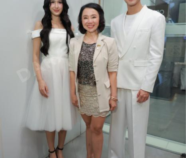 งานเปิดไฟต้นคริสต์มาส MBK Center Sparkling Happiness Light Up Ceremony