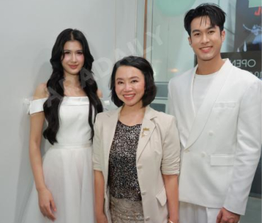 งานเปิดไฟต้นคริสต์มาส MBK Center Sparkling Happiness Light Up Ceremony