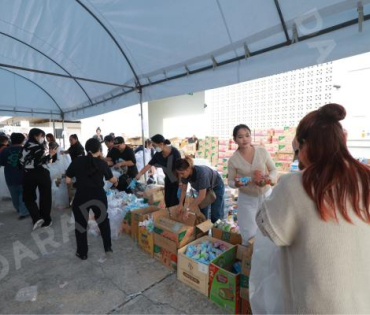 ภาพบรรยากาศรับบริจาคช่วยน้ำท่วม เจนนี่ ได้หมดถ้าสดชื่น