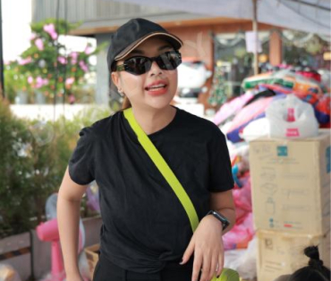 ภาพบรรยากาศรับบริจาคช่วยน้ำท่วม เจนนี่ ได้หมดถ้าสดชื่น