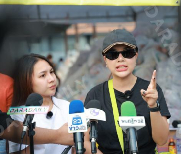 ภาพบรรยากาศรับบริจาคช่วยน้ำท่วม เจนนี่ ได้หมดถ้าสดชื่น