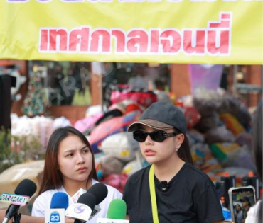 ภาพบรรยากาศรับบริจาคช่วยน้ำท่วม เจนนี่ ได้หมดถ้าสดชื่น