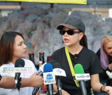 ภาพบรรยากาศรับบริจาคช่วยน้ำท่วม เจนนี่ ได้หมดถ้าสดชื่น