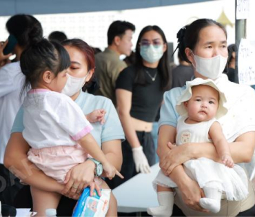 ภาพบรรยากาศรับบริจาคช่วยน้ำท่วม เจนนี่ ได้หมดถ้าสดชื่น