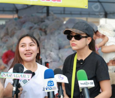 ภาพบรรยากาศรับบริจาคช่วยน้ำท่วม เจนนี่ ได้หมดถ้าสดชื่น