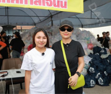 ภาพบรรยากาศรับบริจาคช่วยน้ำท่วม เจนนี่ ได้หมดถ้าสดชื่น