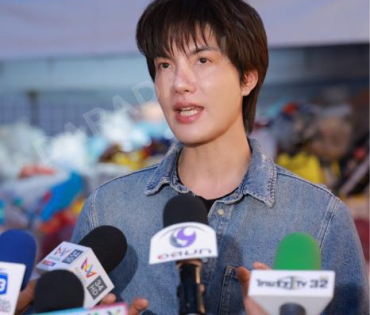 ภาพบรรยากาศรับบริจาคช่วยน้ำท่วม เจนนี่ ได้หมดถ้าสดชื่น