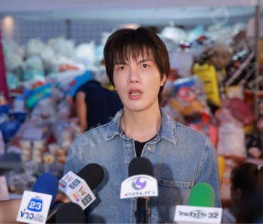 ภาพบรรยากาศรับบริจาคช่วยน้ำท่วม เจนนี่ ได้หมดถ้าสดชื่น