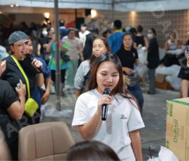 ภาพบรรยากาศรับบริจาคช่วยน้ำท่วม เจนนี่ ได้หมดถ้าสดชื่น