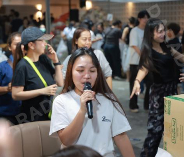 ภาพบรรยากาศรับบริจาคช่วยน้ำท่วม เจนนี่ ได้หมดถ้าสดชื่น