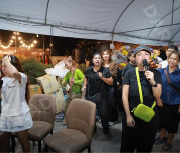 ภาพบรรยากาศรับบริจาคช่วยน้ำท่วม เจนนี่ ได้หมดถ้าสดชื่น