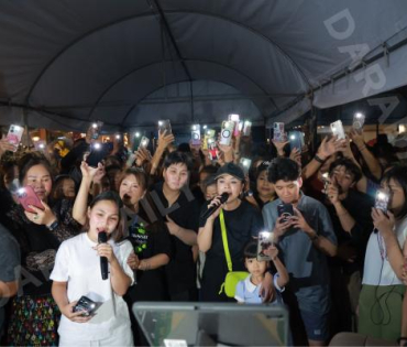 ภาพบรรยากาศรับบริจาคช่วยน้ำท่วม เจนนี่ ได้หมดถ้าสดชื่น